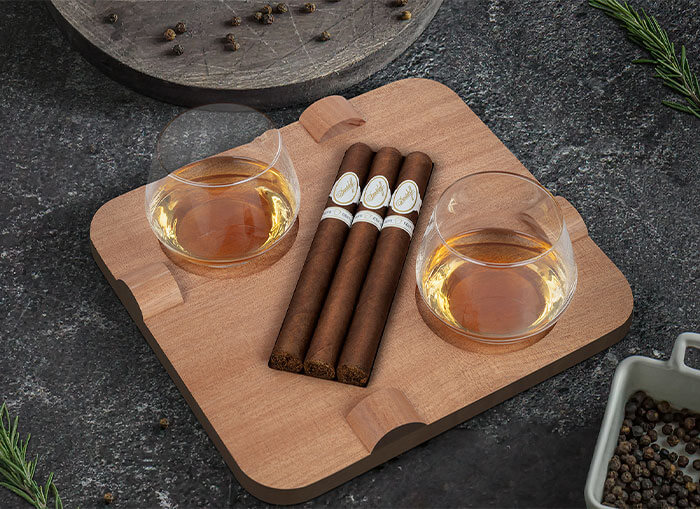 Chefs Edition Cigars with packaging of multifunctional use: wooden lid: tray; ceramic base: ashtray