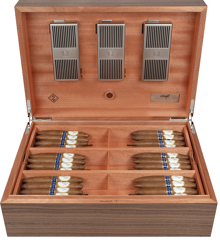 Masterpiece Royal Release Cigar Humidor opened
